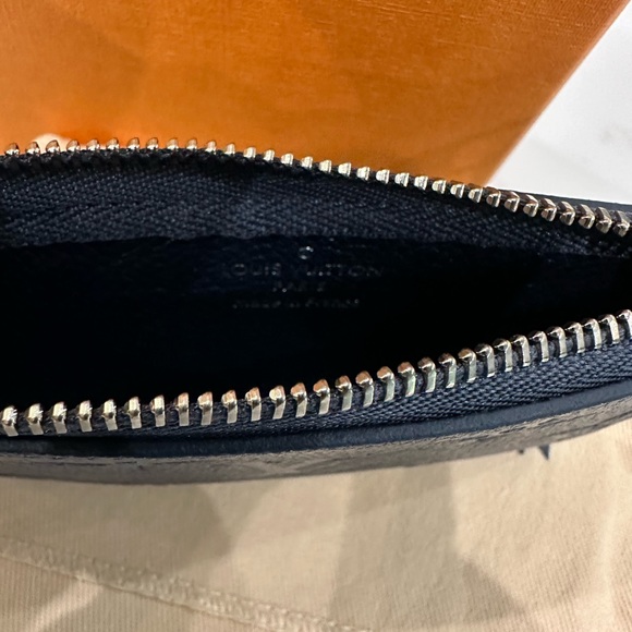 LOUIS VUITTON Metallic Empreinte Monogram Giant Key Pouch Nacre (Navy) - Picture 5 of 6